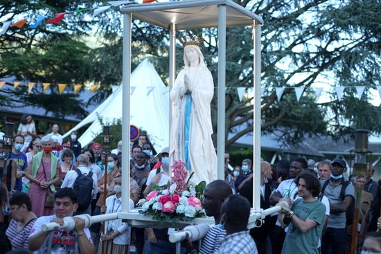 Procession aux flambeaux